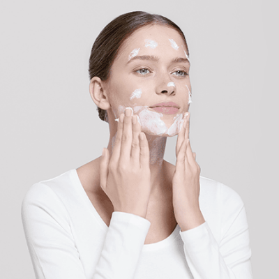 Nettoyage de la peau du visage : la base d'une peau saine et sans imperfections